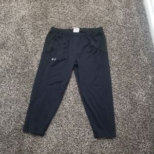 Under armour medium all seasons capri black running training active wear